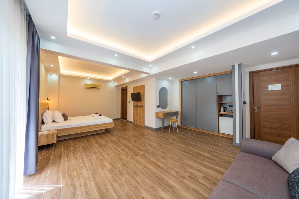 Superior Suite, 1 Queen Bed, Non Smoking, Mountain View | Laptop workspace, free cribs/infant beds, bed sheets