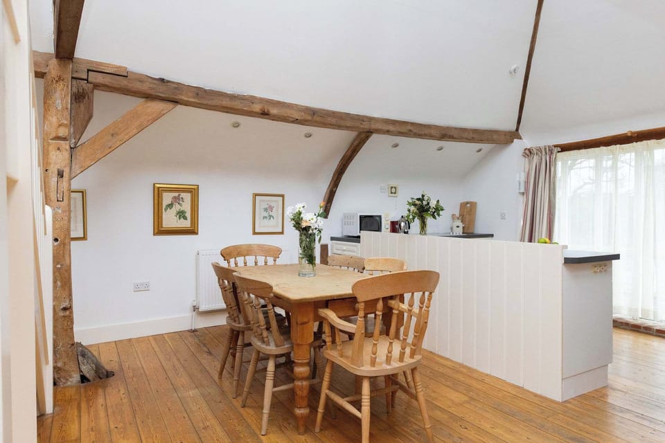 From morning coffee to evening games at the table, the versatile kitchen and dining space keeps everyone connected.