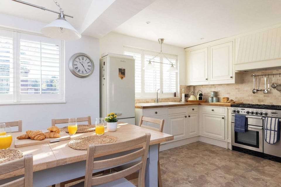 A kitchen/diner...a perfect spot for all the family!