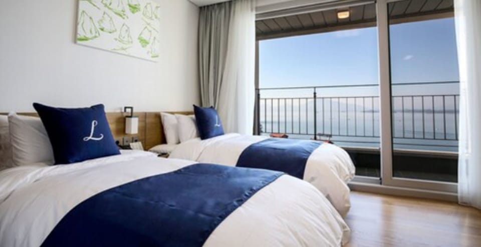 Superior Twin Room | Egyptian cotton sheets, premium bedding, down comforters