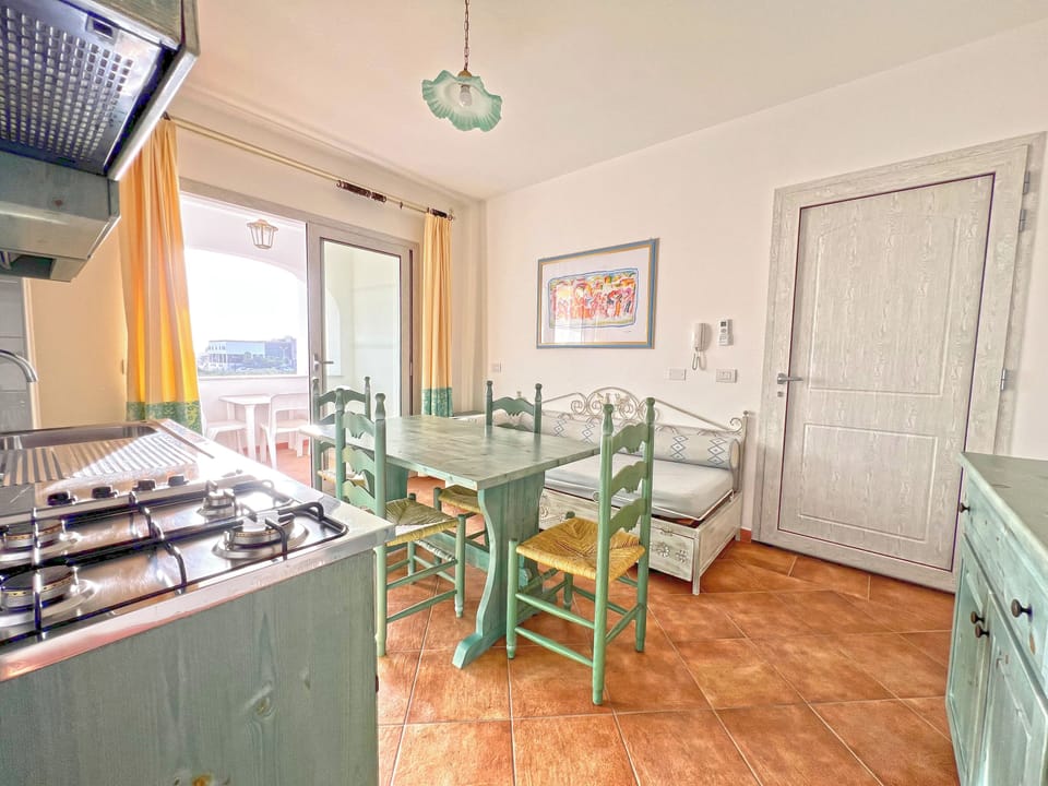 Apartment, 1 Bedroom | Dining room