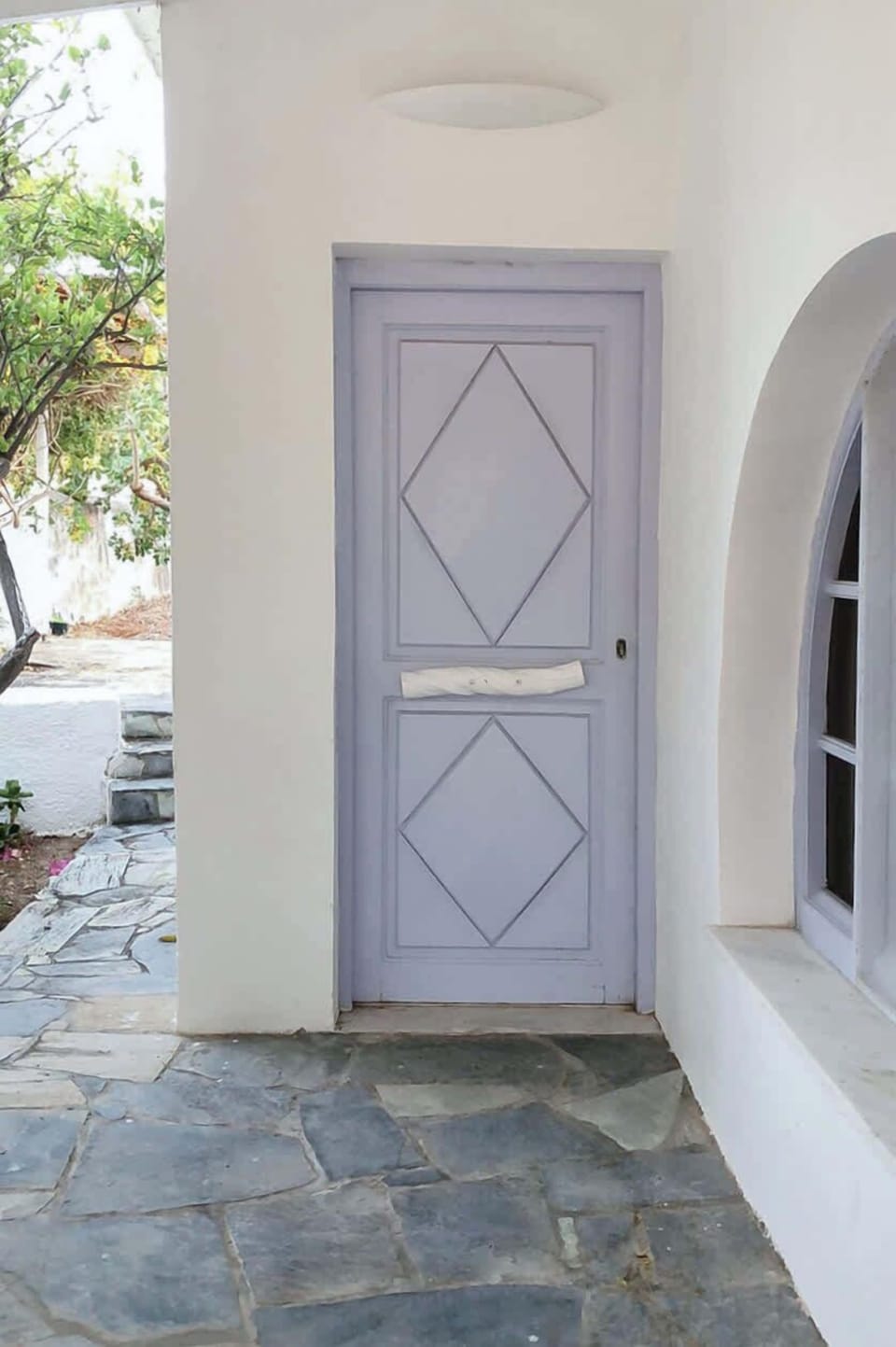 Charming Private Entrance with Traditional Island Style