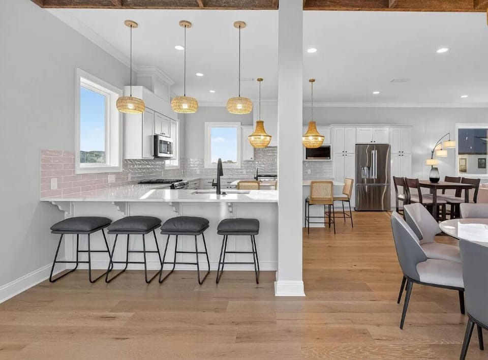 House, Multiple Beds (Salt Water Heals Everything) | Private kitchen