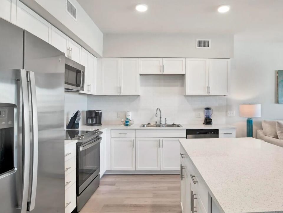 Condo, 1 King Bed with Sofa bed (Sea Glass 410) | Private kitchen