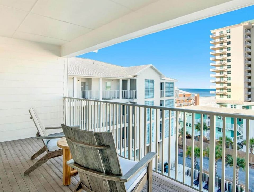 Condo, 1 King Bed with Sofa bed (Sea Glass 410) | Property grounds