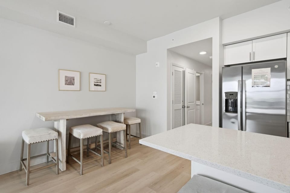 Condo, 1 King Bed with Sofa bed (Sea Glass 410) | Interior