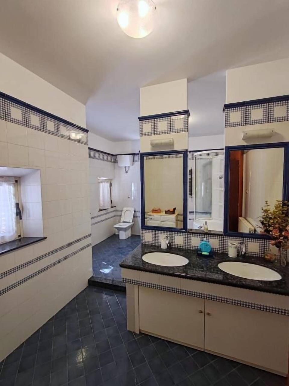 Deluxe Double Room | Bathroom | Bidet