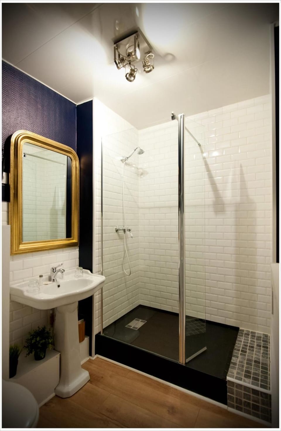 Double Room (Cathedral View) | Bathroom | Free toiletries, hair dryer, towels