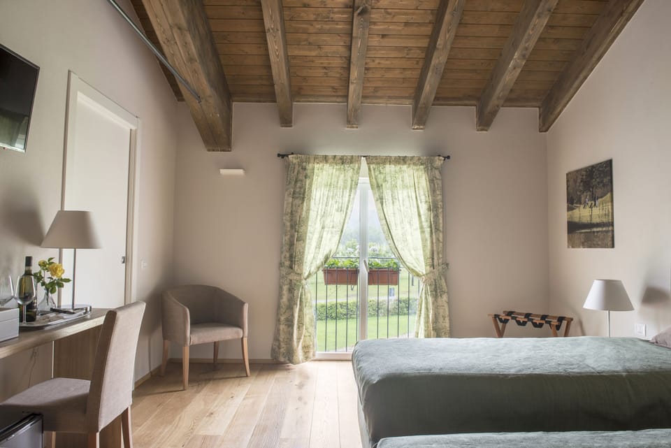Superior Double or Twin Room, Courtyard View | Minibar, in-room safe, WiFi (free), bed sheets