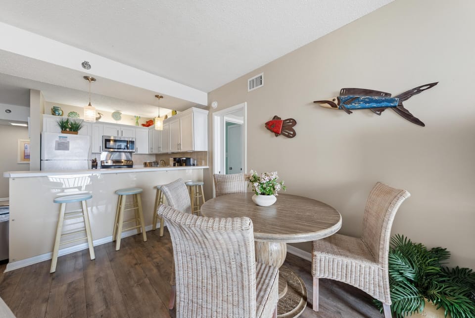 Condo, Multiple Beds (Romar Place 202) | Dining