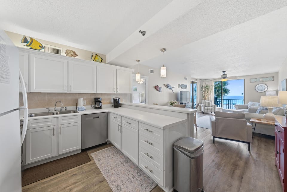 Condo, Multiple Beds (Romar Place 202) | Interior