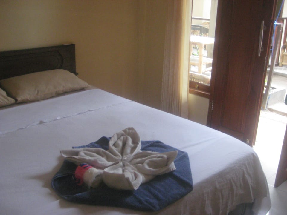 Standard Room with Fan | Desk, WiFi (free)