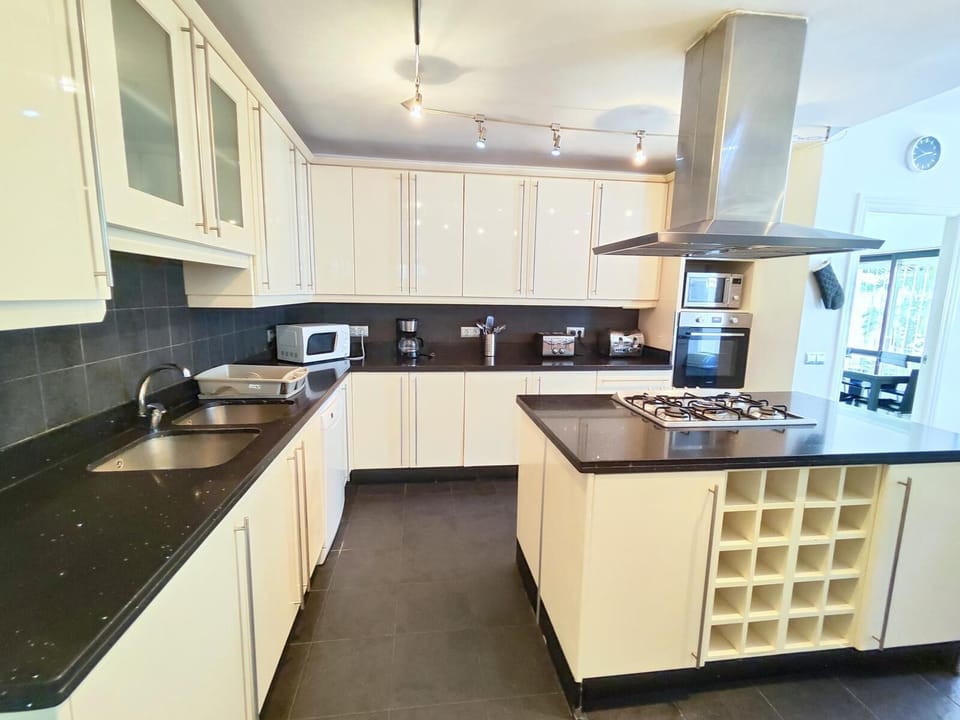 Villa, Multiple Bedrooms, Accessible Bathtub, Air conditioning | Private kitchen | Full-size fridge, microwave, oven, cookware/dishes/utensils