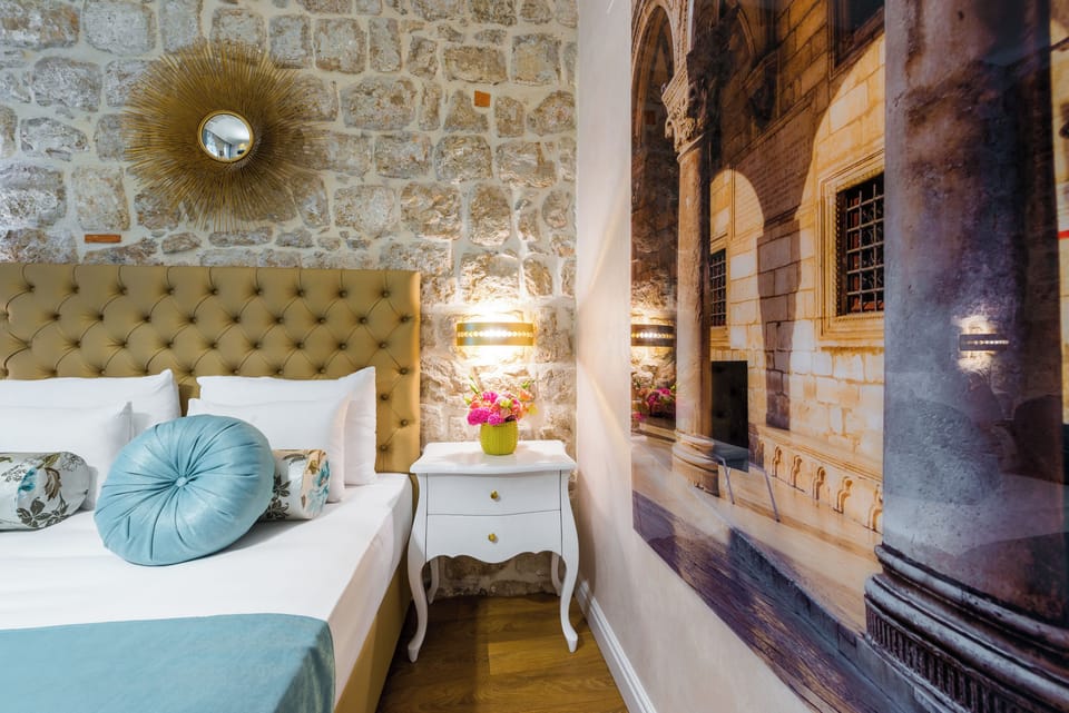 Deluxe Double Room, 1 King Bed, Non Smoking, Mountain View | In-room safe, blackout drapes, soundproofing, iron/ironing board