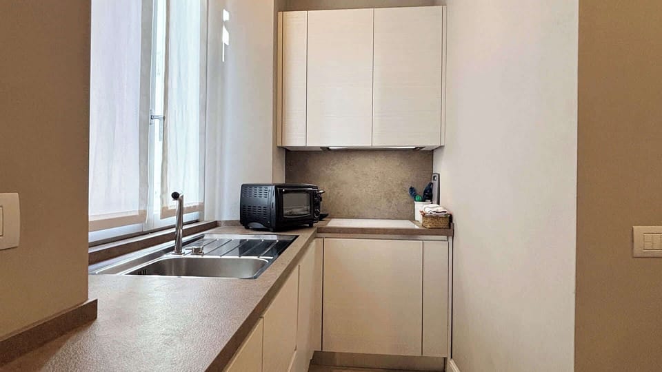 Luminosa cucina moderna