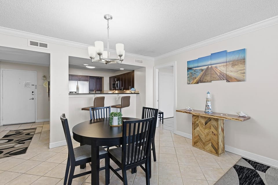 Condo, Multiple Beds (Horizons 1502) | Dining