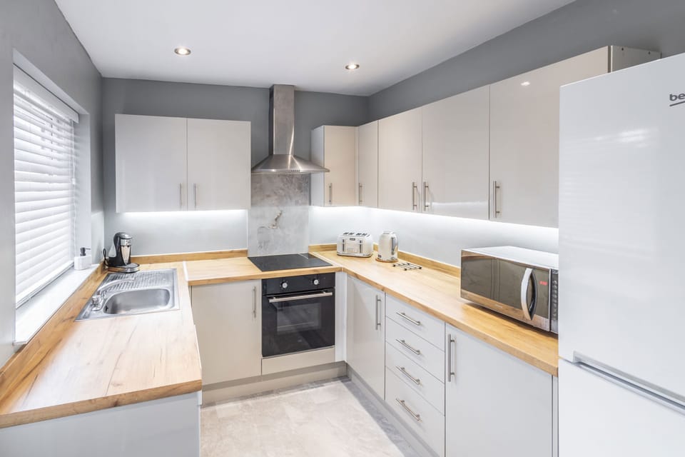 House | 2 bedrooms, desk