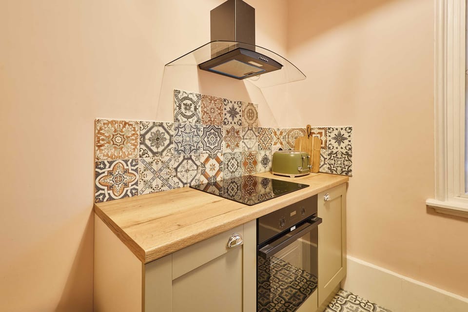 House | 2 bedrooms, desk