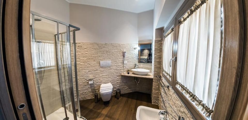 Comfort Double Room, City View | Bathroom | Free toiletries, hair dryer, towels, soap
