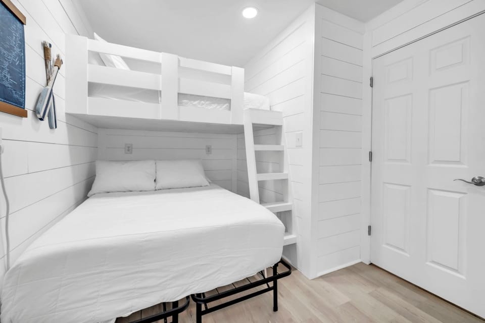 House, Multiple Beds (Sunnyside Up in PCB) | 4 bedrooms