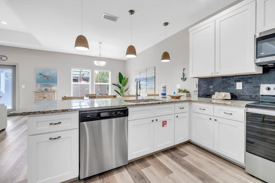 House, Multiple Beds (Sandy Shores) | Private kitchen