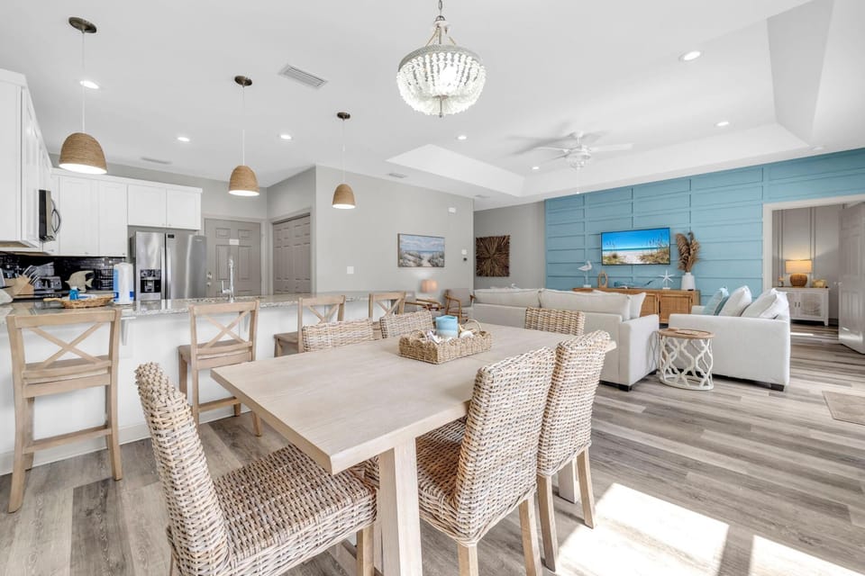 House, Multiple Beds (Sandy Shores) | Dining