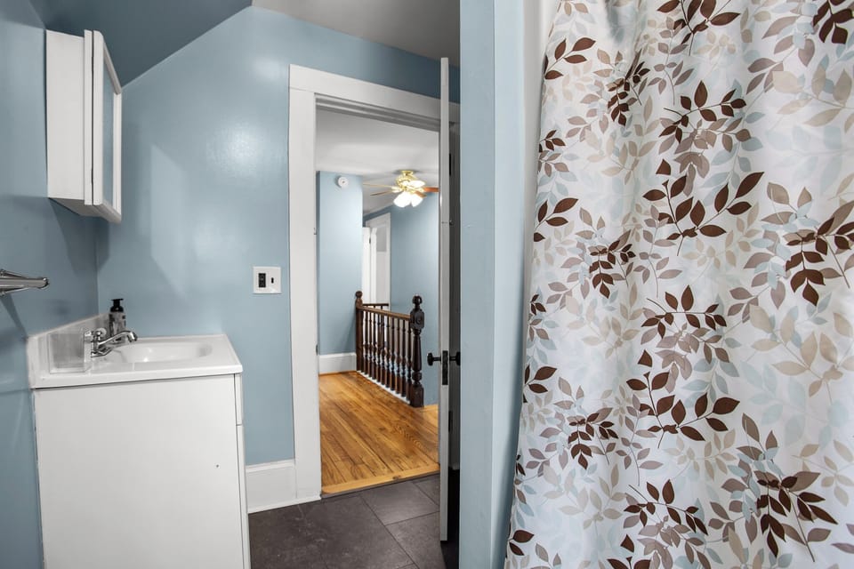 Upstairs bathroom with tub/shower combo