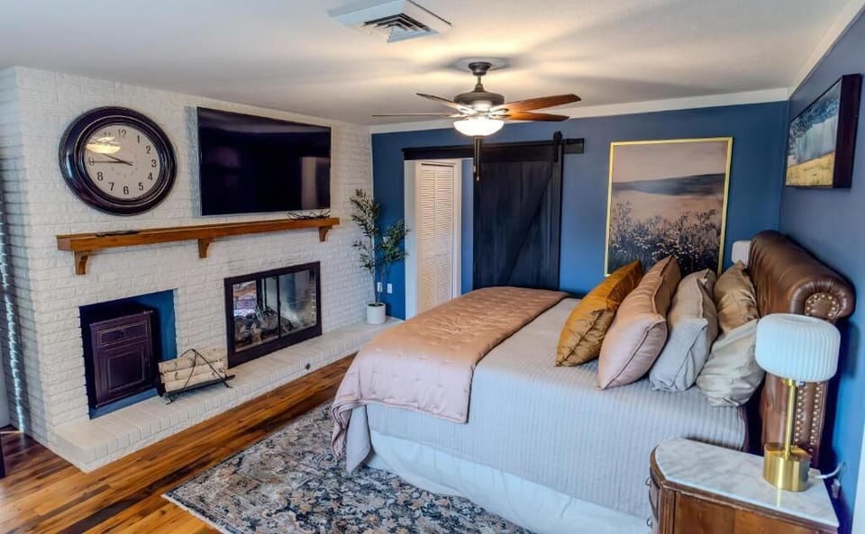Superior Suite, Courtyard View | Cribs (surcharge), rollaway beds (surcharge), WiFi (free), bed sheets