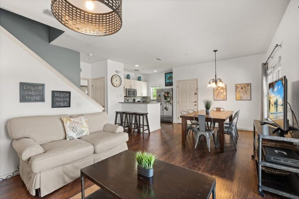 8984SilverPlace(1)