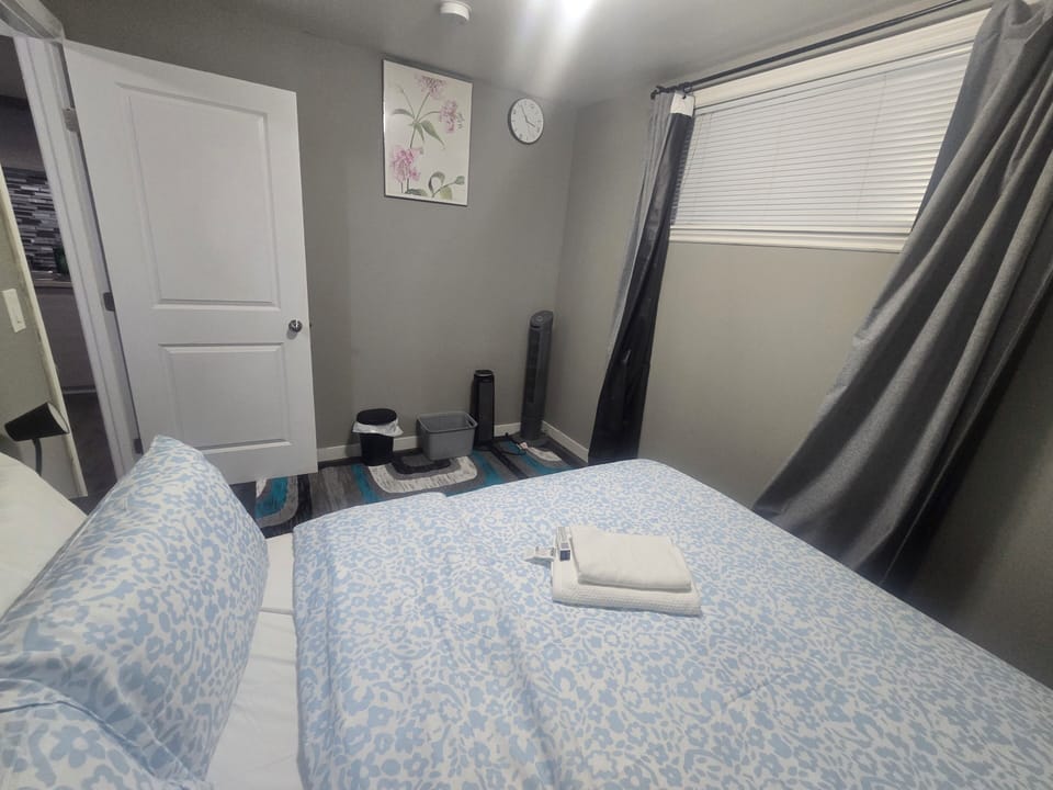 Bedroom 1 - Queen size bed.