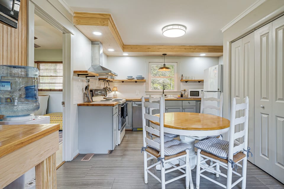 Dining Area | Dishware/Flatware