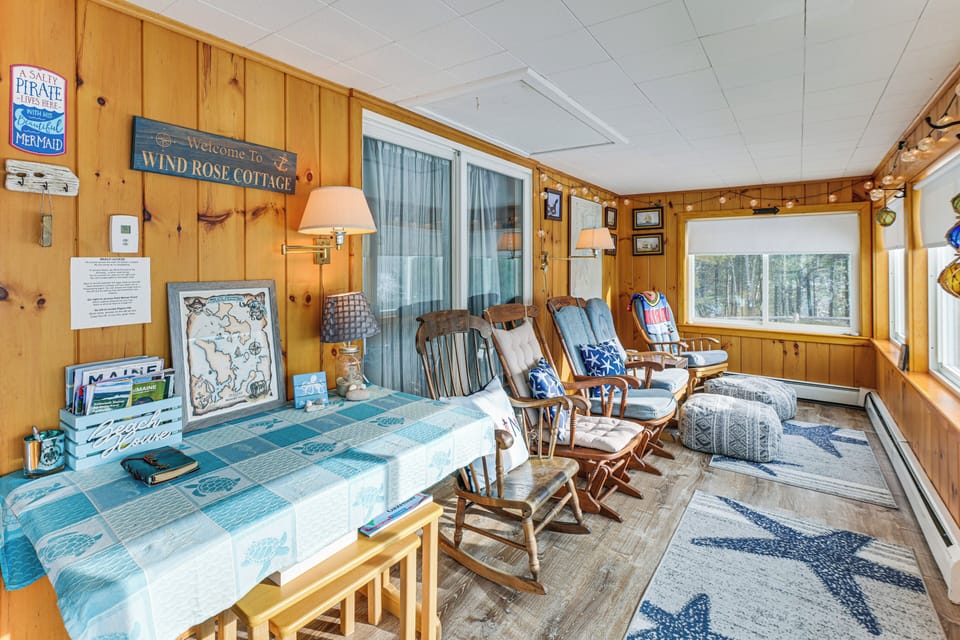 Sunroom w/ Seating