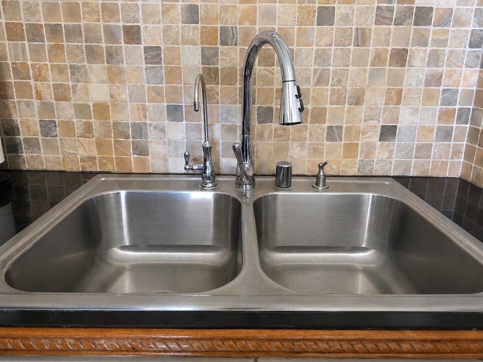 4-stage RO filtered water—skip buying bottled water in Maui!