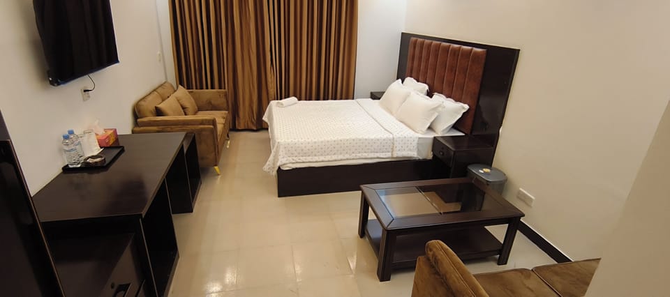 Deluxe Double Room, 1 Double Bed | In-room safe, desk, laptop workspace, soundproofing