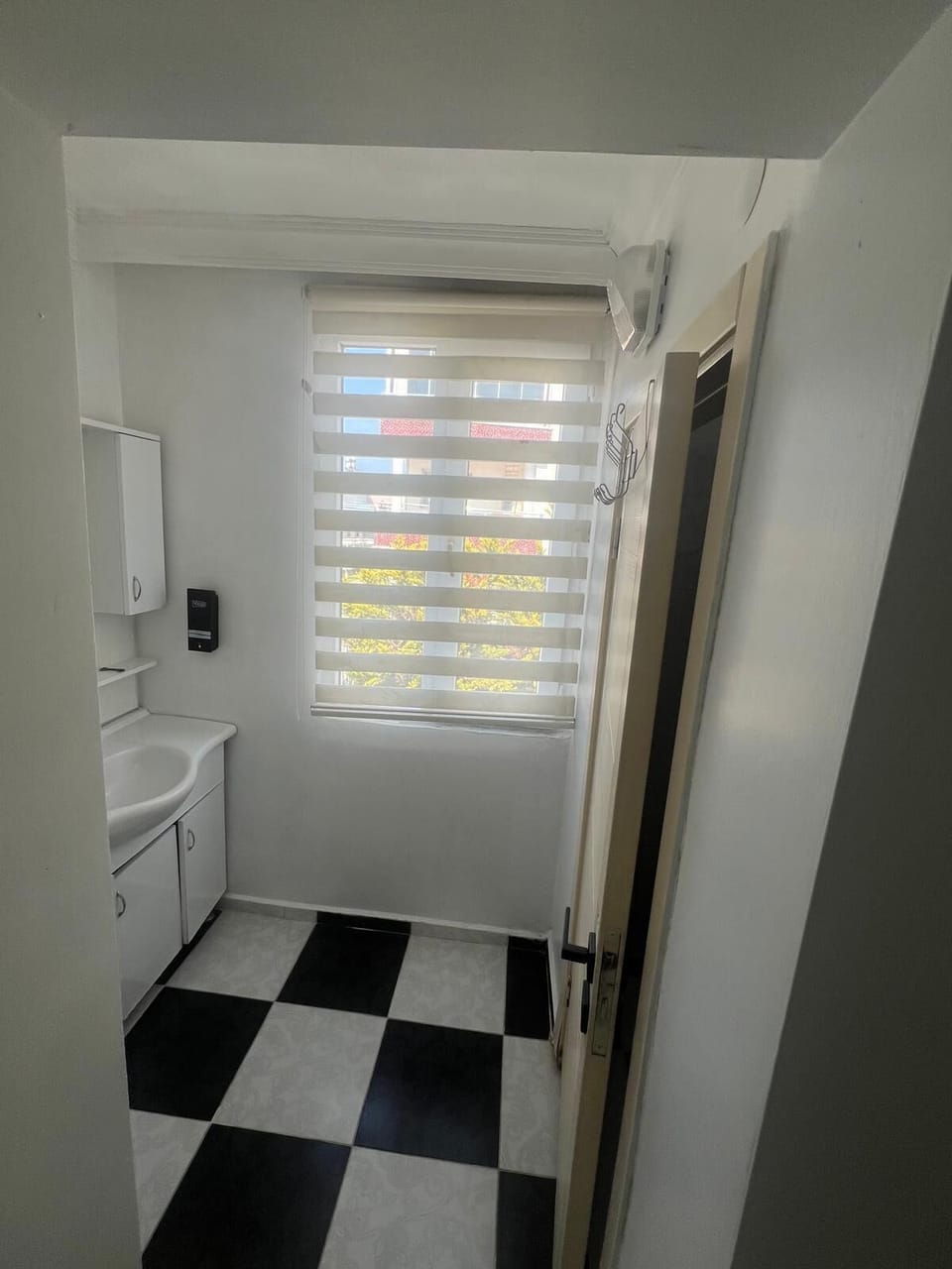 Classic Triple Room, Balcony | Bathroom