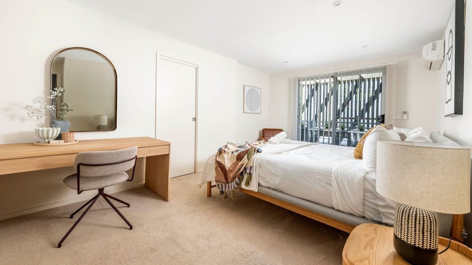 Flooded with soft, natural light that pours in through floor-to-ceiling glass, connecting you instantly to the leafy outdoors
