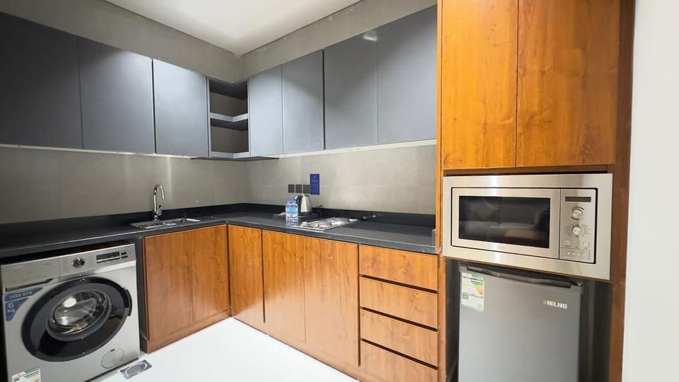 Junior Suite, City View | Private kitchen | Fridge, microwave, oven, stovetop