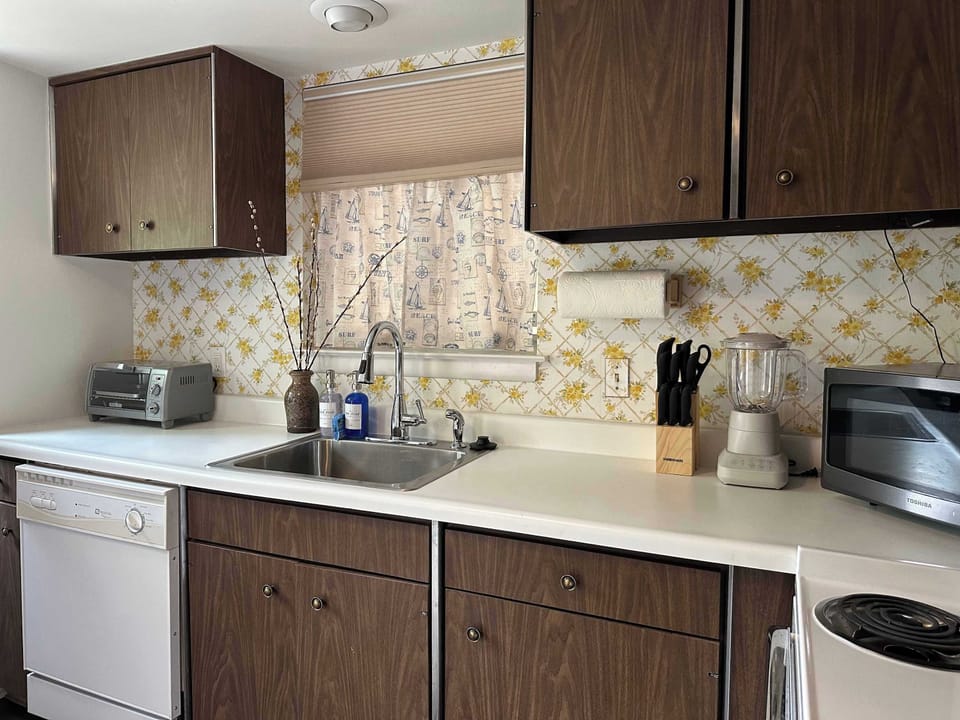 Equipped kitchen with appliances for all your cooking needs