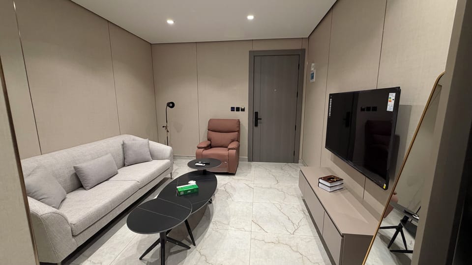 Apartment, 1 Bedroom, Accessible, Smoking | Living room