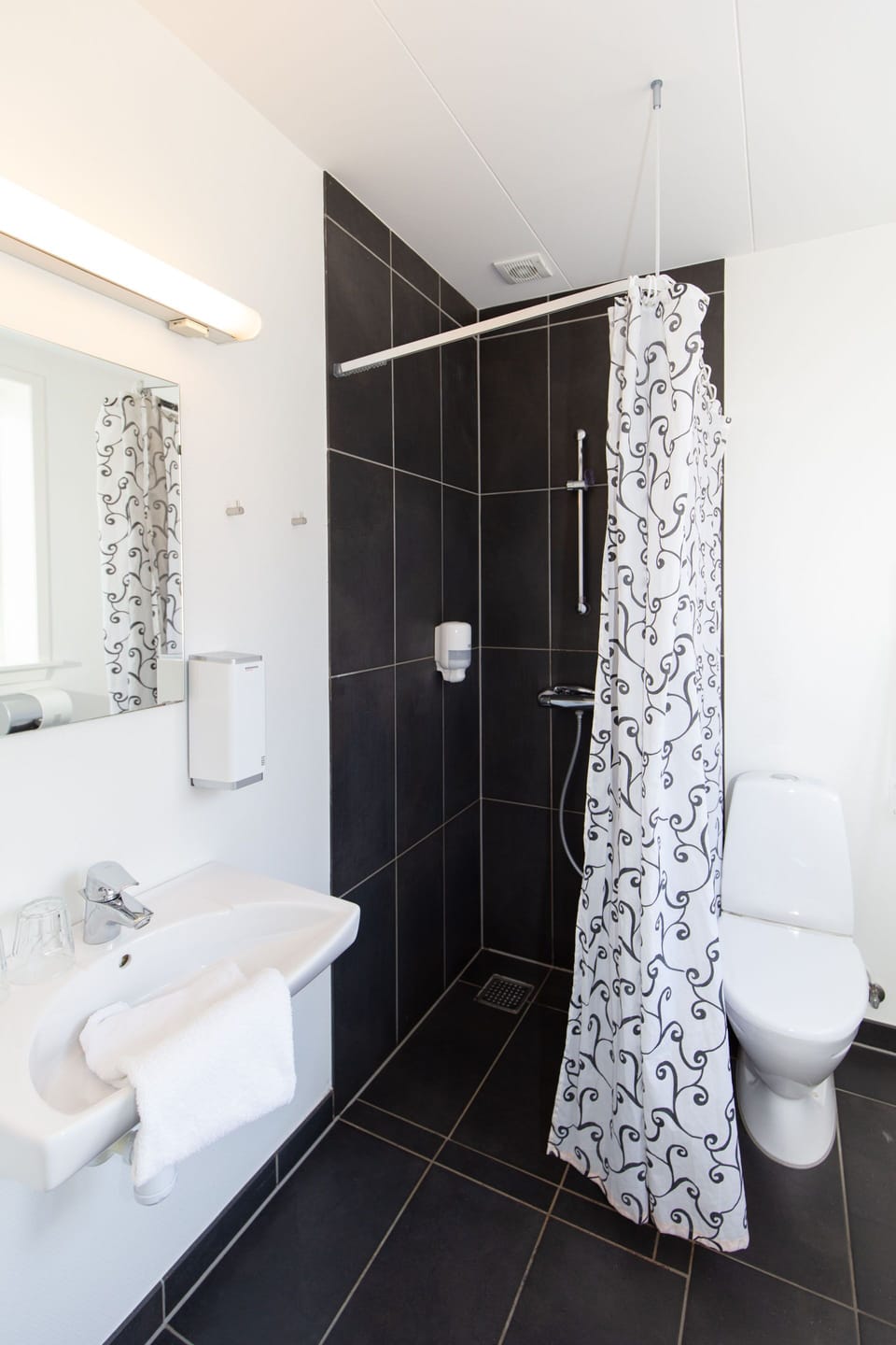 Double Room | Bathroom | Shower, free toiletries, towels, soap