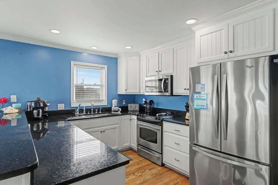 Enjoy coffee with both Keurig and drip coffee maker