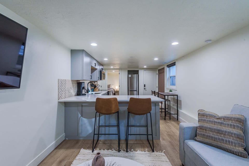 A fully loaded kitchen with seating for 4. Mornings here start right.
