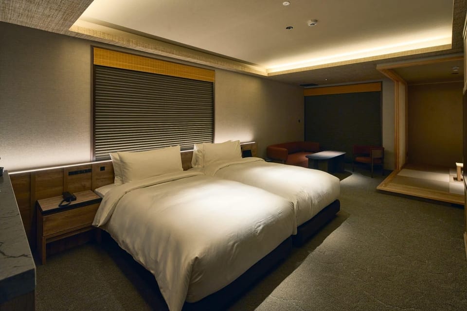 Deluxe Twin Room | In-room safe, WiFi (free), bed sheets