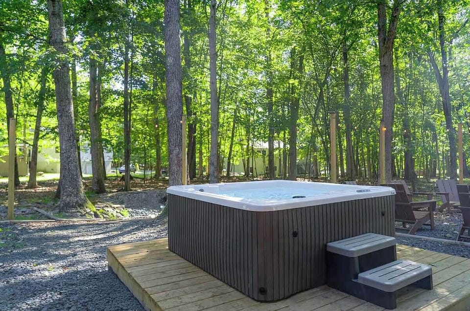 Outdoor spa tub
