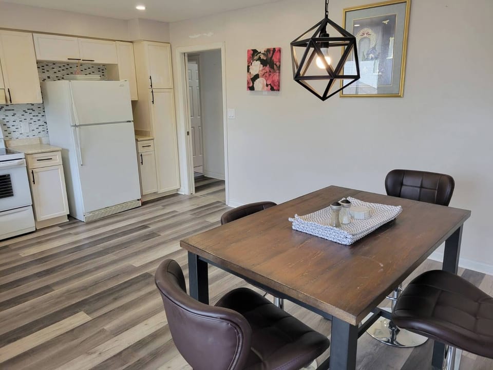 House, 5 Bedrooms, Fireplace | Dining room