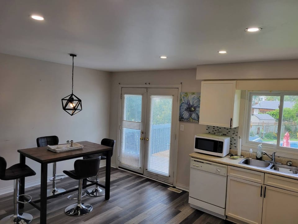 House, 5 Bedrooms, Fireplace | Private kitchen