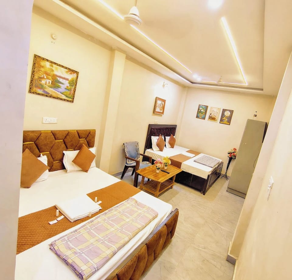 Family Double Room, Air conditioning | Hypo-allergenic bedding, desk, soundproofing, free WiFi