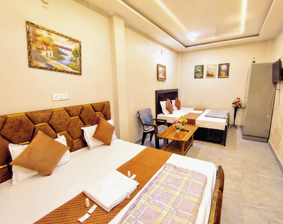 Hypo-allergenic bedding, desk, soundproofing, free WiFi
