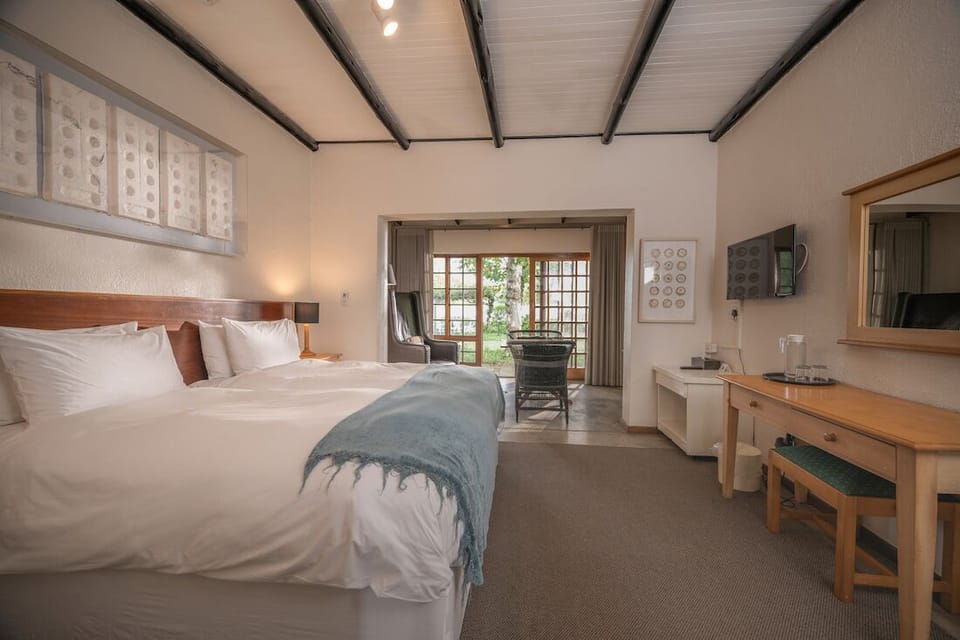 Basic Twin Room | In-room safe, WiFi (free), bed sheets