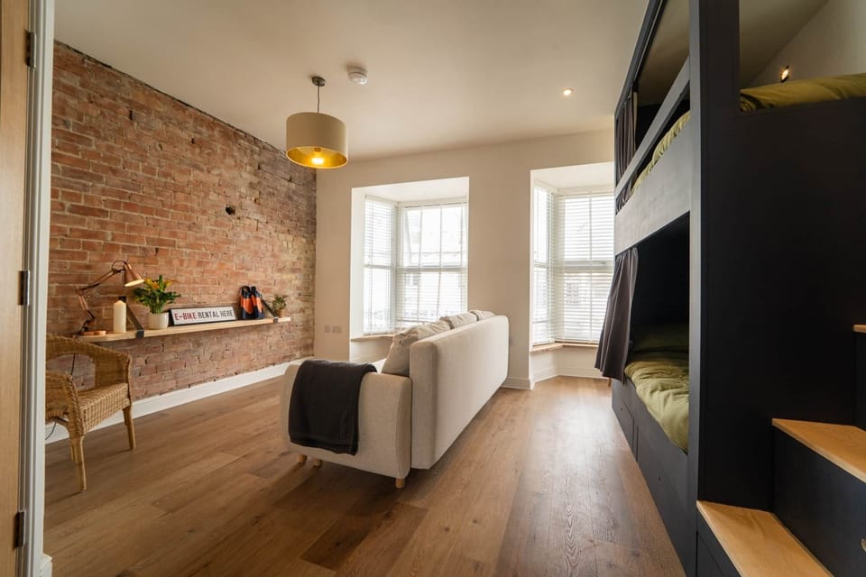 Open plan living. Light airy. 